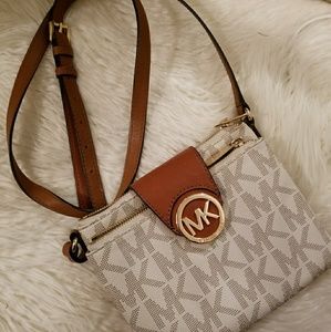 Michael kors crossbody purse